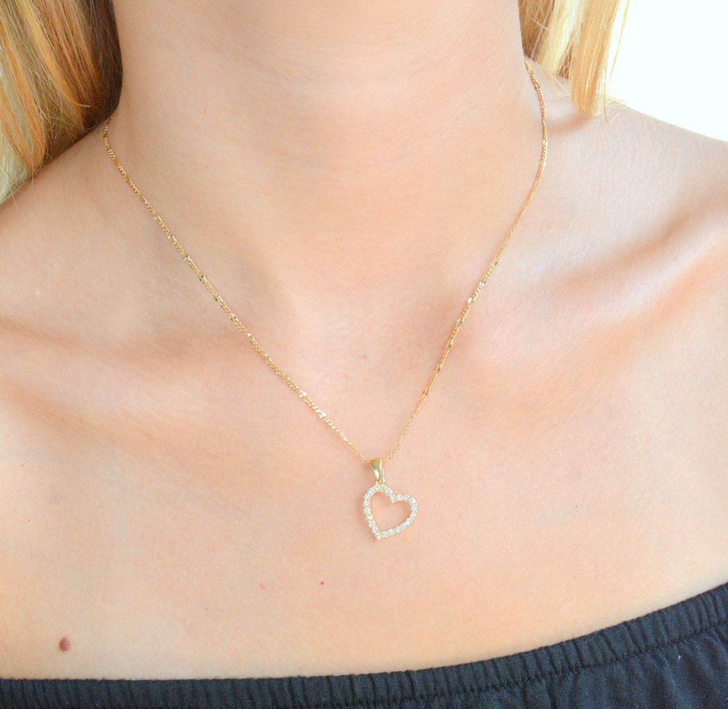 Złota zawieszka 375 serduszko w cyrkoniach ZA 404A 375.  Złota zawieszka 375. Złoty wisiorek serduszko z cyrkoniami. Złota zawieszka damska. Zawieszka damska serce próby 375. Złota zawieszka na prezent (2).jpg